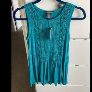 NWT size xs chelsea and Theodore sleeveless top. Reg price $48